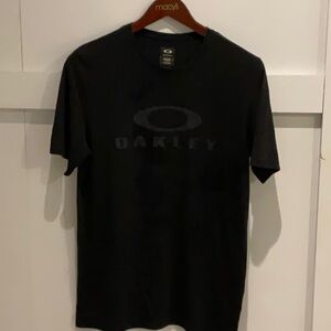 Oakley black tee size xl performance fit